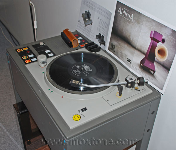 EMT950_turntable.jpg